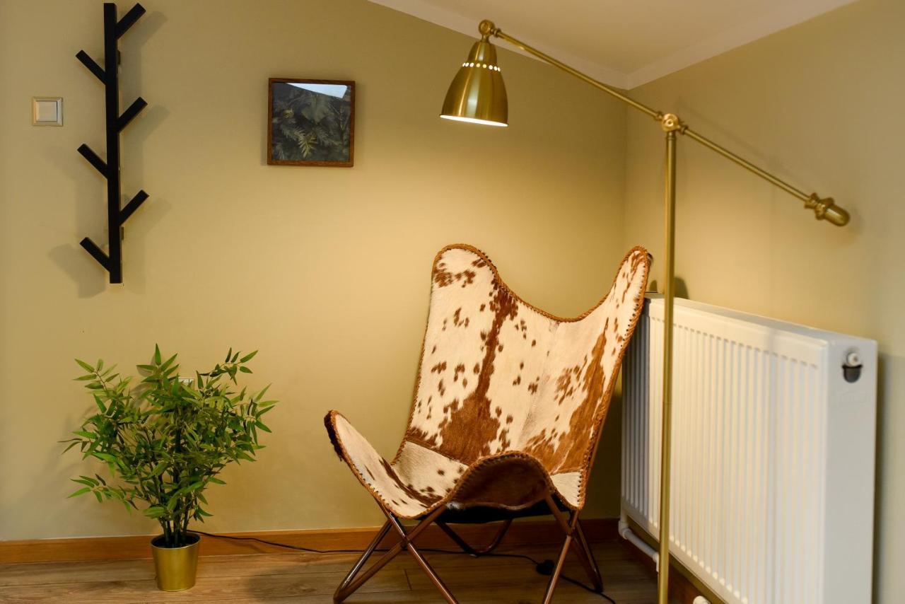Plants Attic Studio - Location - Old Town Apartment